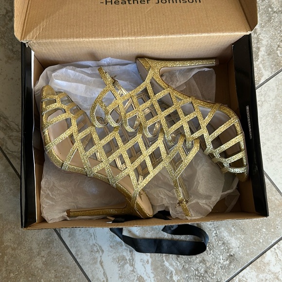 Gold Glitter High Heel - Picture 2 of 3